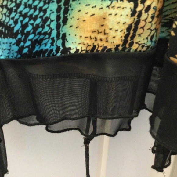 Lovely Ladies Top Made in Canada - Picture 5 of 7